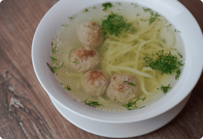 Бульйон з фрикадельками